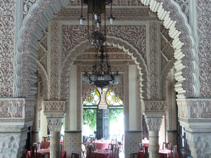 Restaurant mit kolonialer Architektur