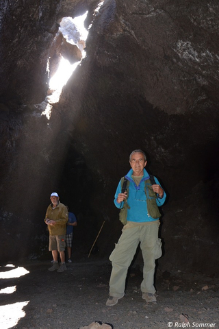Ralph Sommer an Lavahöhle am Vulkan Pacaya