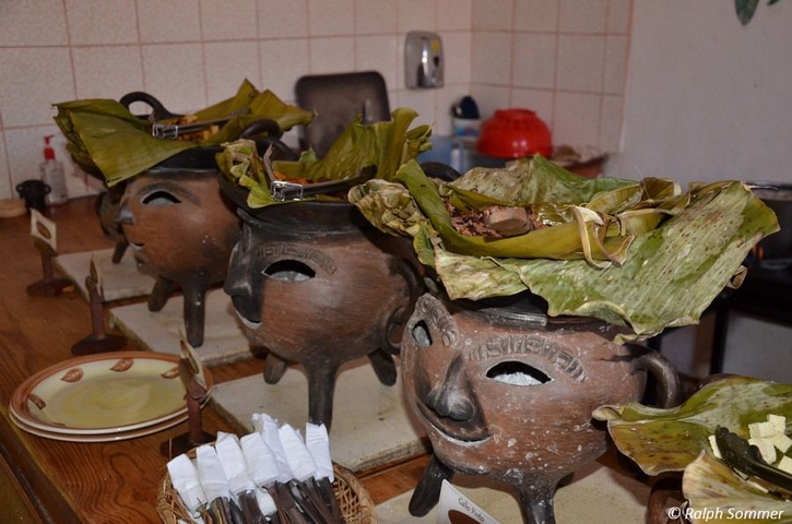 Buffet in Keramiköfen im Schokoladenmuseum in Granada Nicaragua