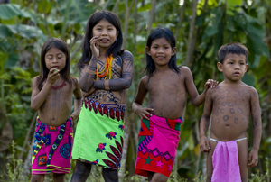 Embera Kinder in tradiotioneller Tracht