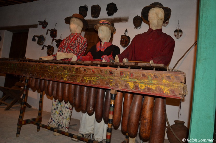 Marimba Orchester im Museum im Hotel Soleil in Antigua