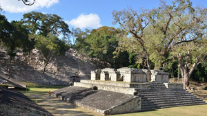 Maya-Tempel und große Treppe