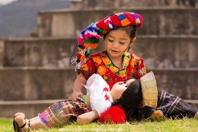 spielendes Mädchen in Guatemala
