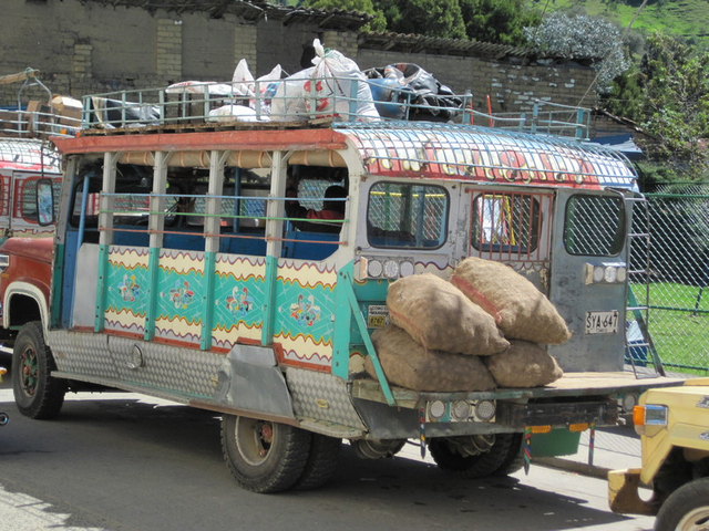 Chivera Bus mit Einkaufprodukten