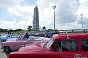 Taxilimousinen am José Marti Denkmal in Havanna