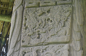 Schmalseite der Maya Stele