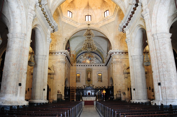 Franziskanerkirche in der Altstadt von Havanna