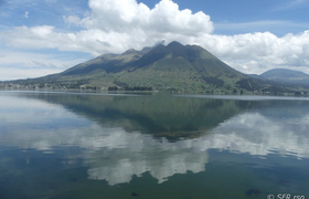 Vulkan Imbabura mit San Pablo-See