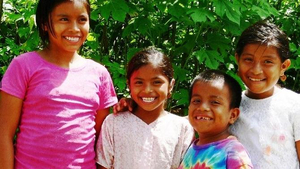 lachende Kinder in Belize