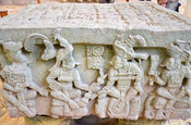 Tuffstein Figuren im Maya Museum