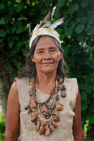 Indigene Frau am Amazonas