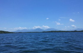 El Salvador Jiquilisco Bucht mit Vulkanen im Hintergrund