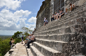 Touristen auf der Maya Pyramide 4