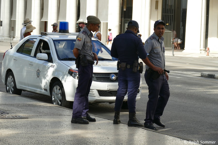 Polizisten in Havanna