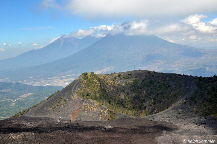 Seitenkrater am Vulkan Pacaya