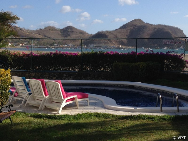 Hotelpool mit Blick auf die Bucht San Juan del Sur