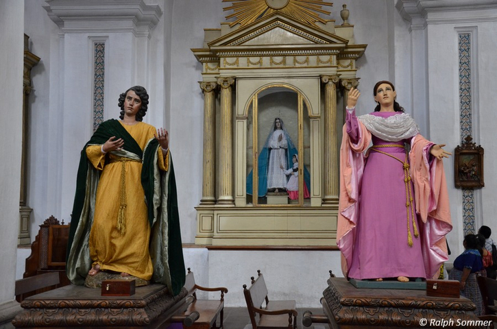 Heilige Statuen in der Kirche La Merced
