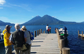 Anlegesteg am Atitlánsee in Guatemala
