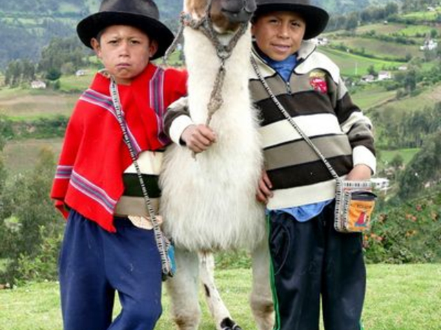 Kinder mit Lama