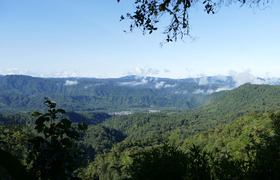 Blick auf Mindo von San Tadeo Ecuador