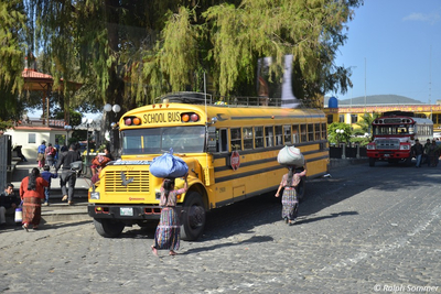 Schulbus in Chichicastenango
