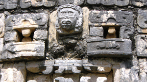 Monumentale Masken in Kohunlich