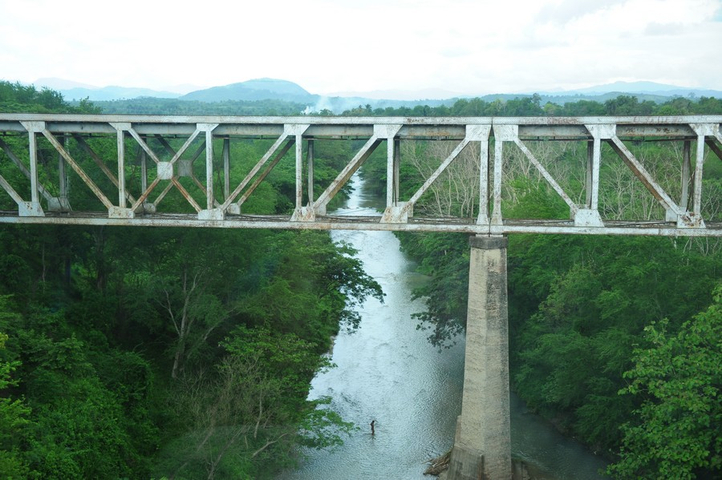 verwegene Flußbrücke Kuba