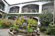 Innenhof mit Brunnen im Hotel Santo Tomás in Chichicastenango