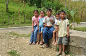 Kinder unterwegs nach Rio Dulce