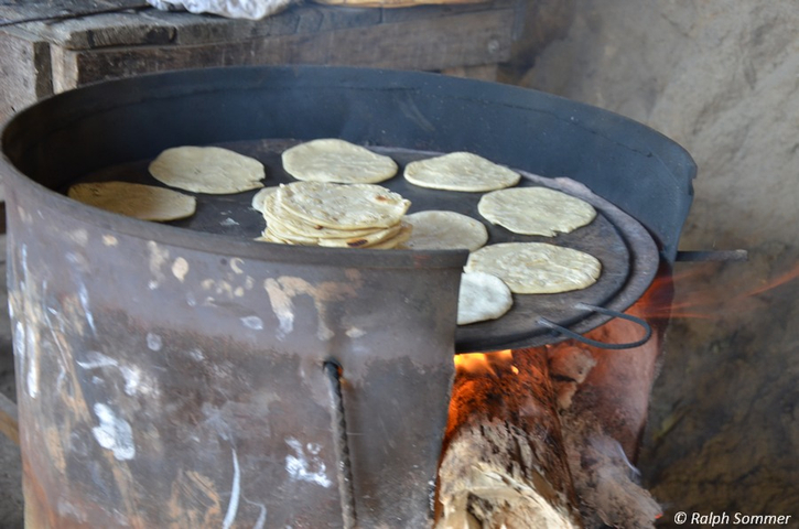 Tortilla Teig auf dem Ofen