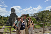 Ralph und Reisende in Tikal