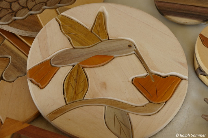 Kunsthandwerkserzeugnis aus Holz