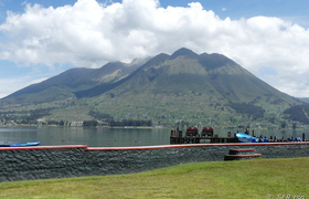 Vulkan Imbabura mit San Pablo-See
