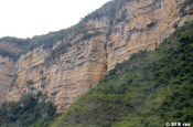 Steilwand aus Sedimentgestein Chicamocha Canyon