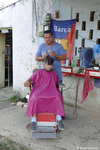 open air Friseur in der Kolonialstadt Viñales auf Kuba
