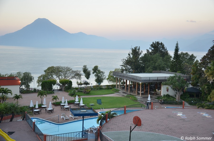 Hotel Porta del Lago in Panajachel mit Blick auf Vulkan San Pedro