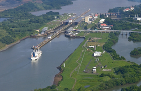 Luftbild des Panamakanals