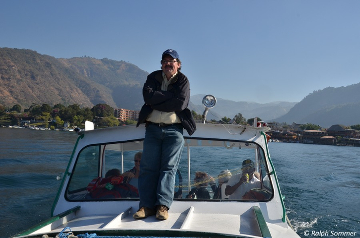 Mario Gigandet, Reiseleiter am Atitlán-See