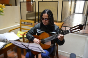 Gitarrist in Casa Deco in Bogotá