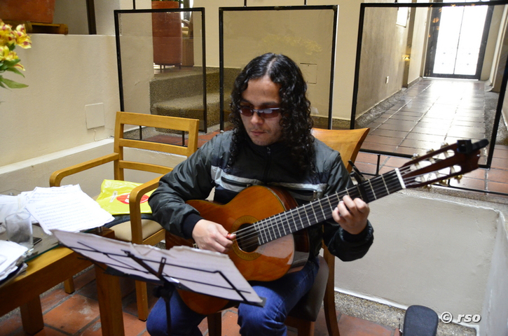 Gitarrist in Casa Deco in Bogotá