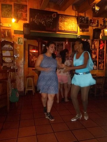Tanzen in einer Bar