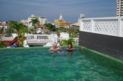 Im Pool über den Dächern Cartagenas