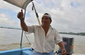 Motorbootfahrer auf dem Río Dulce