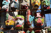 Masken in einem Shop am Atitlán-See