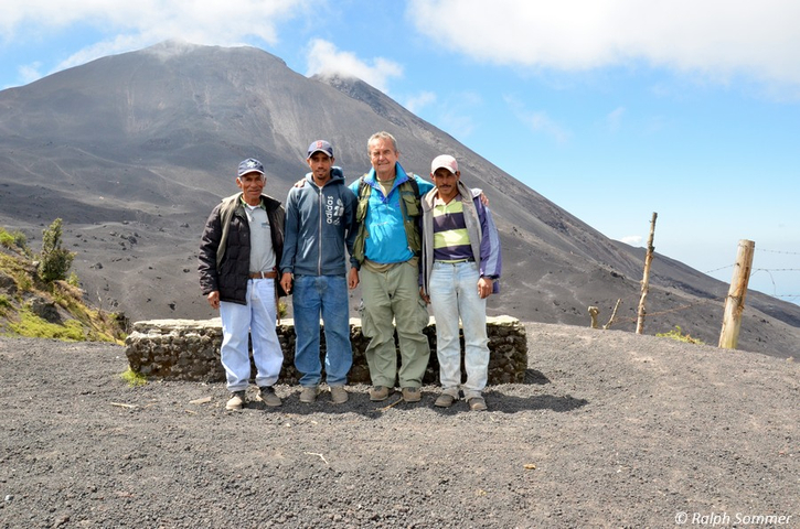 Ralph und die Reitführer vor dem Vulkan Pacaya