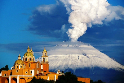 Ort Cholula de Rivadavia am Fuße des Vulkans Popocatépetl