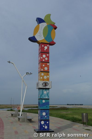 Kunstmonument an der Uferpromenade