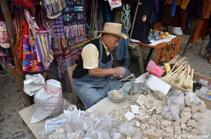 Kalk-Verkäufer auf dem Markt in Chichicastenango