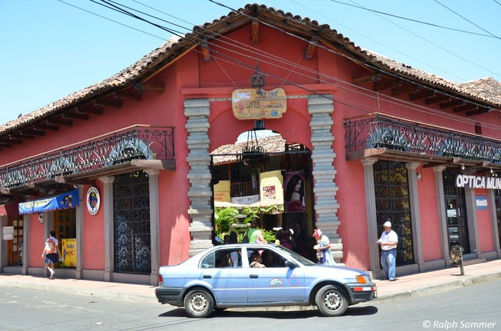 Straße und Auto Granada Nicaragua