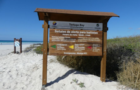 Tortuga Bay Willkommensschild, Galapagos